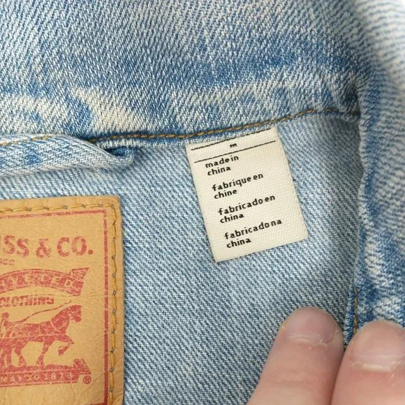 Levi's Distressed Light Fade Wash Button Up Collar Jean Jacket Women's Size M - Picture 5 of 9